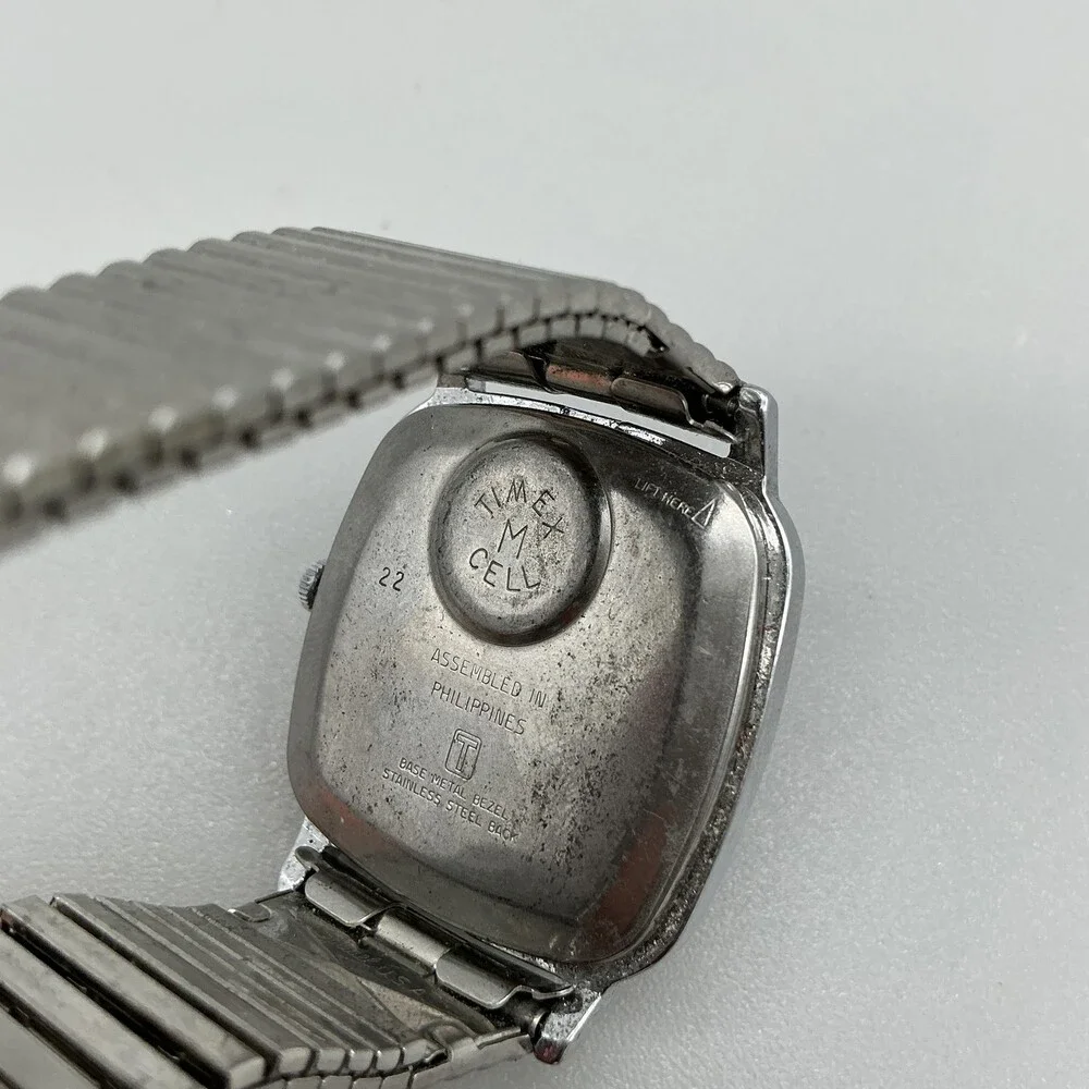 Vintage Timex 1986 Mens Watch 32mm Silver Tone Square Dial New Battery